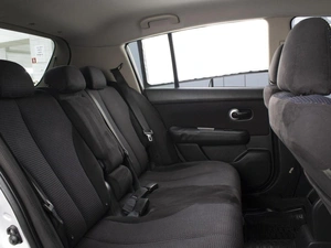 Хетчбэк Nissan Tiida 2011 года, 660000 рублей, Омск