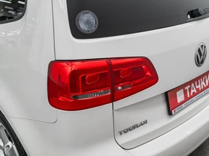 Минивэн Volkswagen Touran 2012 года, 1000000 рублей, Красноярск