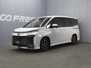 Минивэн Toyota Voxy 2022 года, 4200000 рублей, Омск