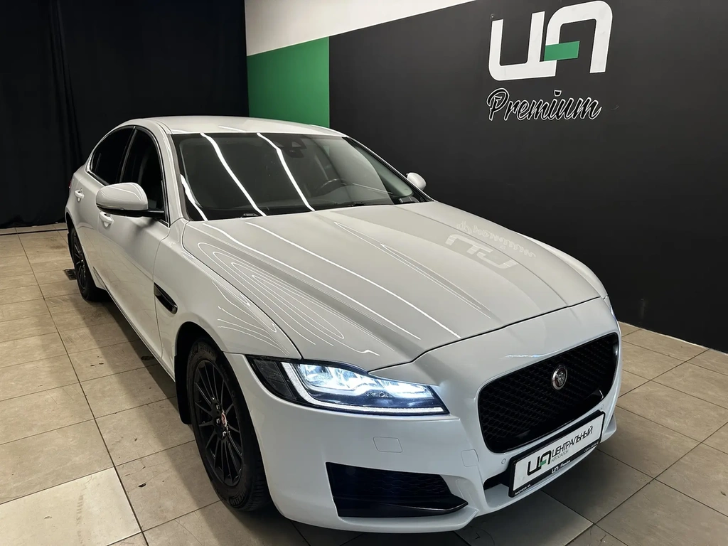 Седан Jaguar XF 2017 года, 2600000 рублей, Красноярск
