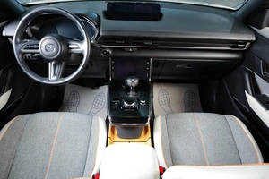 Хетчбэк Mazda MX-30 2020 года, 2349000 рублей, Тюмень