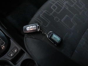 Седан Kia Rio 2012 года, 1000000 рублей, Красноярск