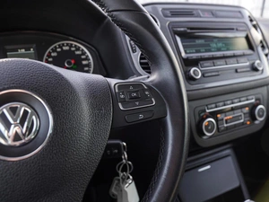 Внедорожник Volkswagen Tiguan 2011 года, 1229000 рублей, Волгоград