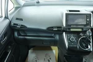 Минивэн Toyota Wish 2017 года, 1889000 рублей, Омск