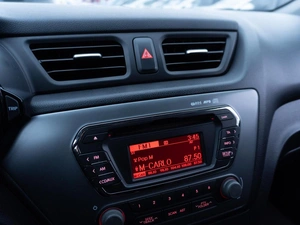 Седан Kia Rio 2014 года, 949000 рублей, Саратов