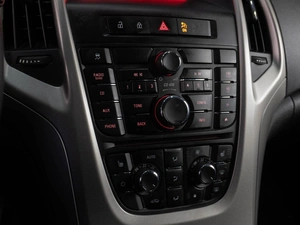 Хетчбэк Opel Astra 2012 года, 719000 рублей, Тюмень