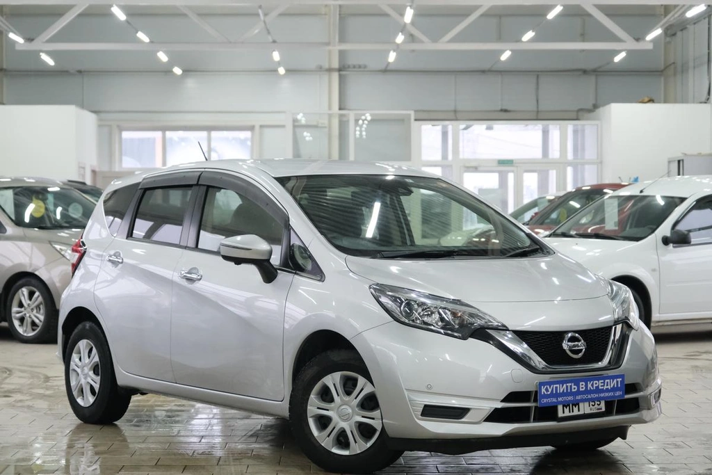 Хетчбэк Nissan Note 2018 года, 1299000 рублей, Омск
