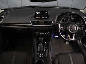 Седан Mazda Axela 2017 года, 1530000 рублей, Омск