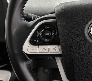 Лифтбек Toyota Prius 2016 года, 1697000 рублей, Красноярск