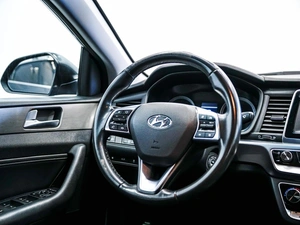 Седан Hyundai Sonata 2018 года, 1550000 рублей, Красноярск
