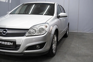 Седан Opel Astra 2010 года, 520000 рублей, Омск