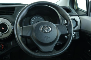Хетчбэк Toyota Vitz 2011 года, 769000 рублей, Омск