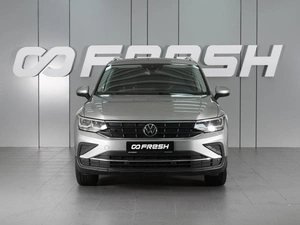 Внедорожник Volkswagen Tiguan 2021 года, 2920000 рублей, Красный Пахарь