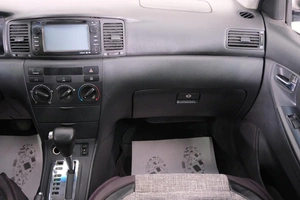 Лифтбек Toyota Corolla 2006 года, 759000 рублей, Омск