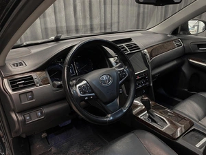 Седан Toyota Camry 2017 года, 2150000 рублей, Красноярск