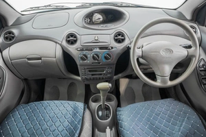 Седан Toyota Platz 2000 года, 449000 рублей, Барнаул