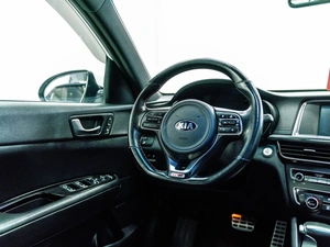 Седан Kia Optima 2017 года, 1845000 рублей, Красноярск