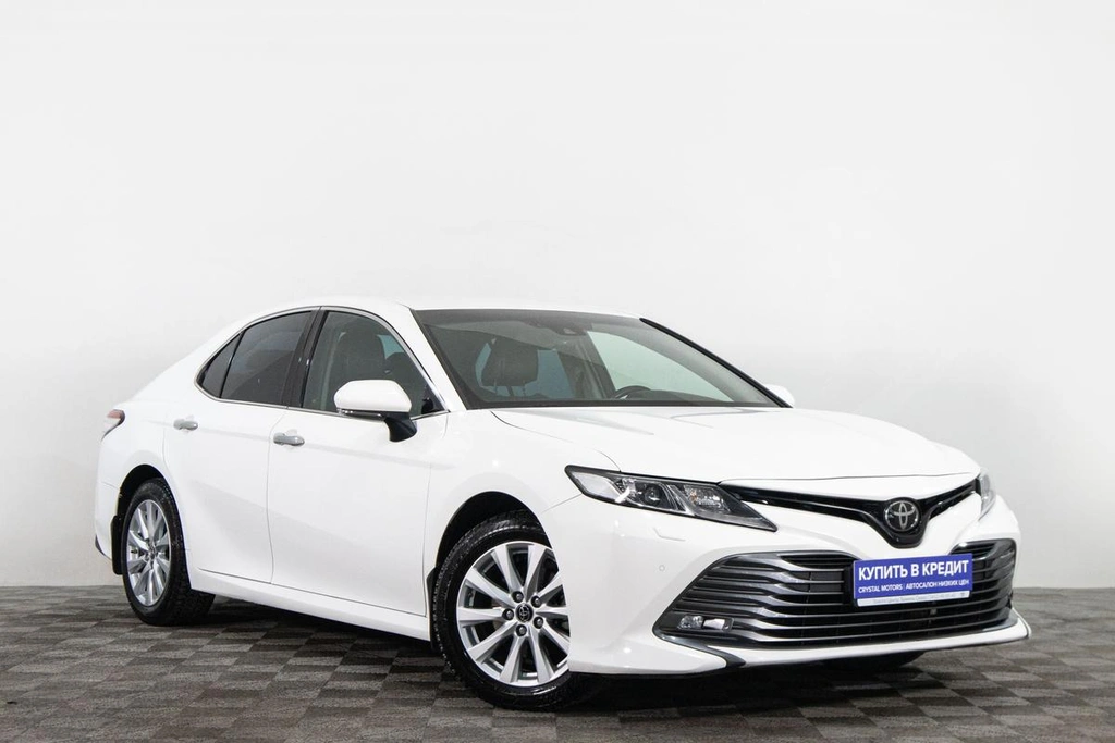 Седан Toyota Camry 2018 года, 2799000 рублей, Сургут