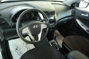 Седан Hyundai Solaris 2014 года, 889000 рублей, Омск