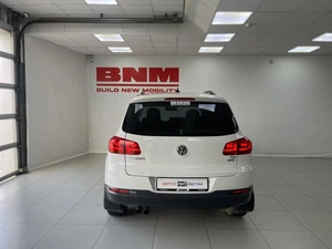 Внедорожник Volkswagen Tiguan 2011 года, 1030000 рублей, Смоленск