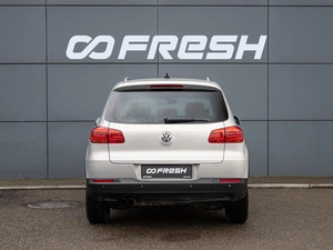 Внедорожник Volkswagen Tiguan 2012 года, 1310000 рублей, Краснодар