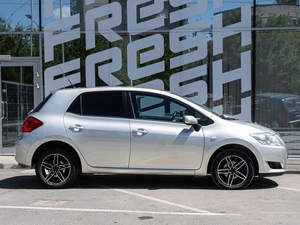 Хетчбэк Toyota Auris 2008 года, 899000 рублей, Волгоград