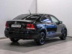 Седан Volkswagen Polo 2016 года, 1050000 рублей, Красноярск