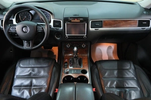 Внедорожник Volkswagen Touareg 2013 года, 2099000 рублей, Омск