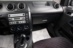 Хетчбэк Ford Fiesta 2005 года, 319000 рублей, Оренбург