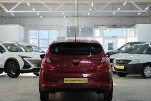 Хетчбэк Hyundai Solaris 2015 года, 949000 рублей, Омск