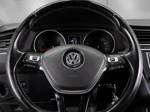 Внедорожник Volkswagen Tiguan 2017 года, 2240000 рублей, Тюмень