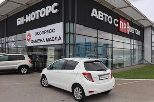 Хэтчбек Toyota Yaris 2012 года, 1200000 рублей, Мирное