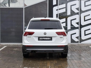 Внедорожник Volkswagen Tiguan 2017 года, 2330000 рублей, Краснодар