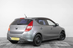 Хетчбэк Hyundai i30 2011 года, 749000 рублей, Кемерово