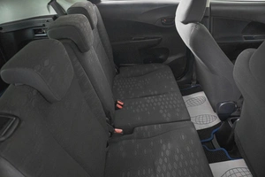 Хетчбэк Toyota Ractis 2012 года, 949000 рублей, Кемерово