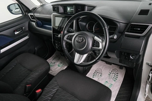 Минивэн Toyota Roomy 2017 года, 1149000 рублей, Красноярск