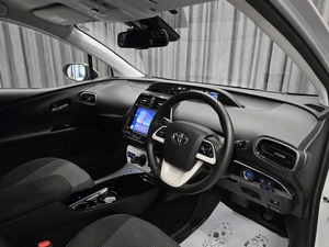 Лифтбек Toyota Prius 2018 года, 1750000 рублей, Красноярск