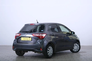 Хетчбэк Toyota Vitz 2019 года, 1059000 рублей, Омск