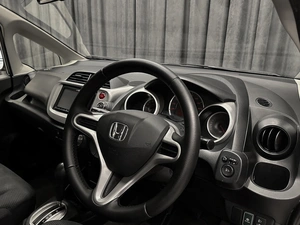 Хетчбэк Honda Fit 2013 года, 740000 рублей, Красноярск