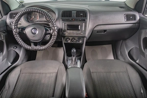 Седан Volkswagen Polo 2017 года, 1049000 рублей, Томск