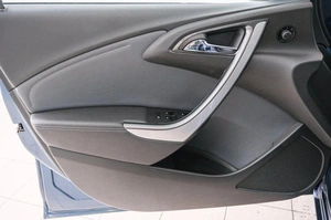 Седан Opel Astra 2014 года, 999000 рублей, Красноярск