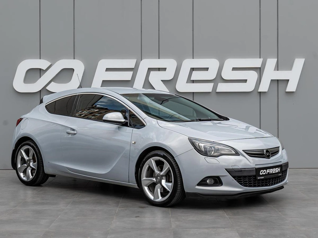 Хетчбэк Opel Astra GTC 2011 года, 740000 рублей, Краснодар
