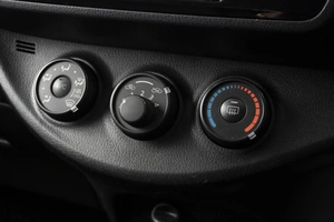 Хетчбэк Toyota Vitz 2017 года, 1000000 рублей, Омск
