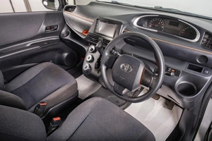 Минивэн Toyota Sienta 2016 года, 1389000 рублей, Томск