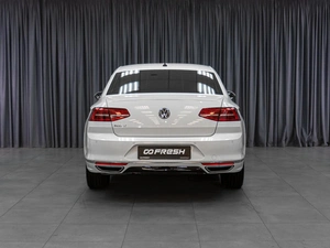 Седан Volkswagen Passat 2018 года, 2389000 рублей, Тюмень