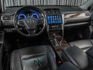 Седан Toyota Camry 2017 года, 1979000 рублей, Тюмень