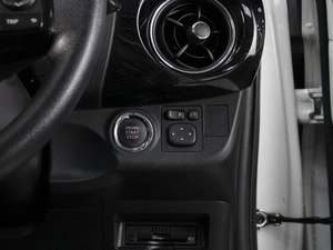 Хетчбэк Toyota Vitz 2019 года, 1310777 рублей, Омск