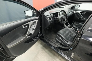 Седан Hyundai Elantra 2013 года, 1030000 рублей, Курск