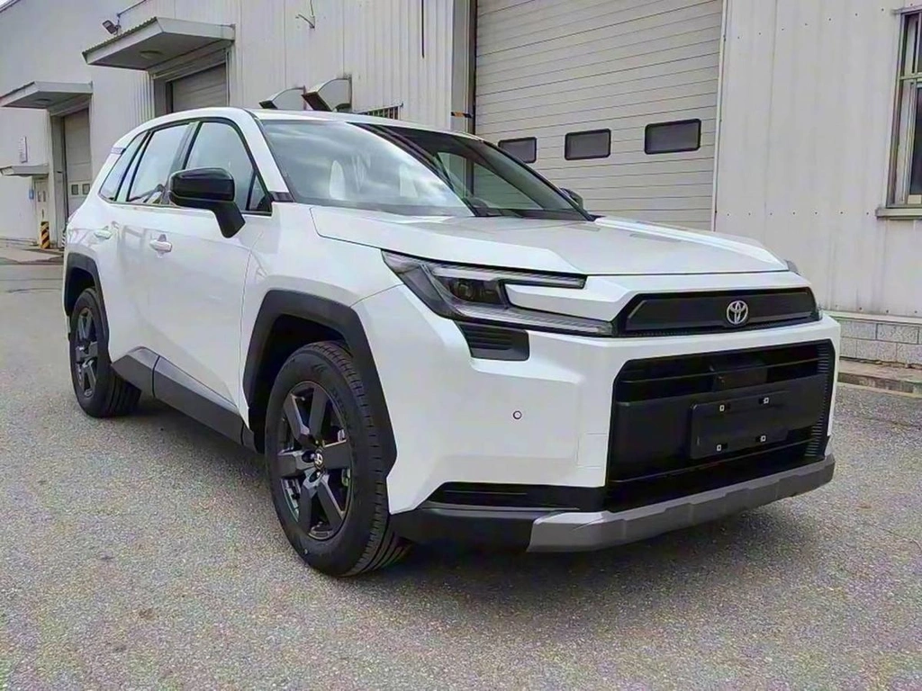 Внедорожник Toyota RAV4 2026 года, 4699000 рублей, Красноярск