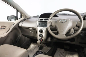 Хетчбэк Toyota Vitz 2010 года, 749000 рублей, Новосибирск